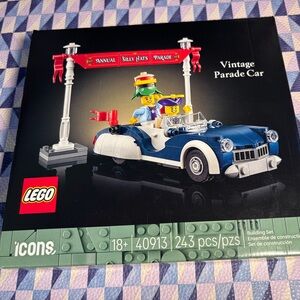 LEGO Vintage Parade Car Set with Blue and White